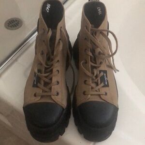 Sz 9 Palladium Platform Boots